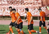 لیگ دسته اول فوتبال| ادامه صدرنشینی ملوان و پایان هفته عجیب شاهین با شکستی سنگین/ برتری مس کرمان با ادای احترام به شهیدسلیمانی + عکس