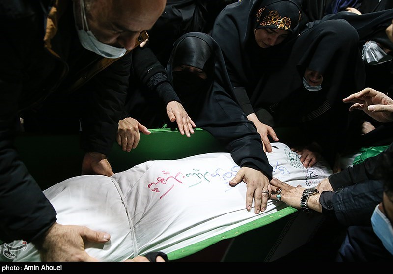 وداع با پیکر شهید سید مرتضی رضا قدیری بی سیم چی گردان کمیل