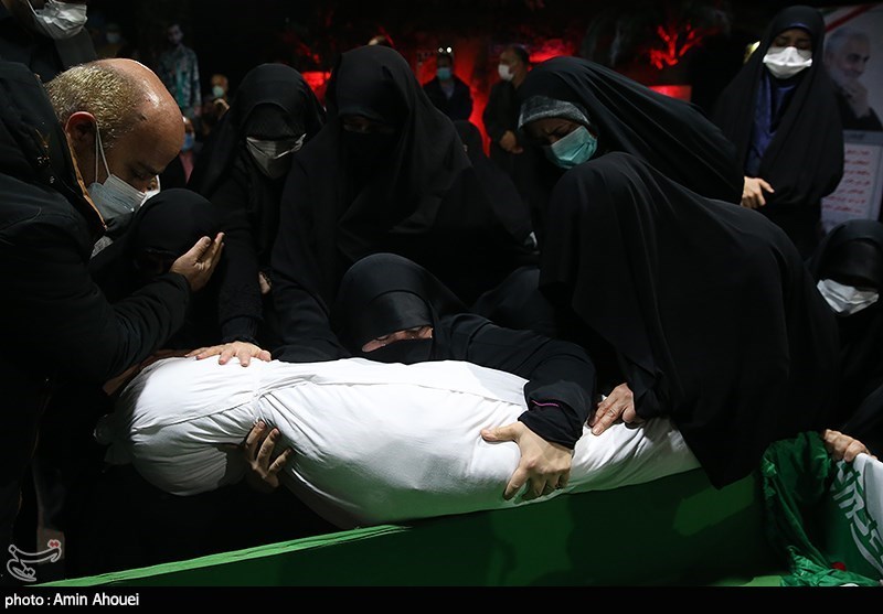 وداع با پیکر شهید سید مرتضی رضا قدیری بی سیم چی گردان کمیل