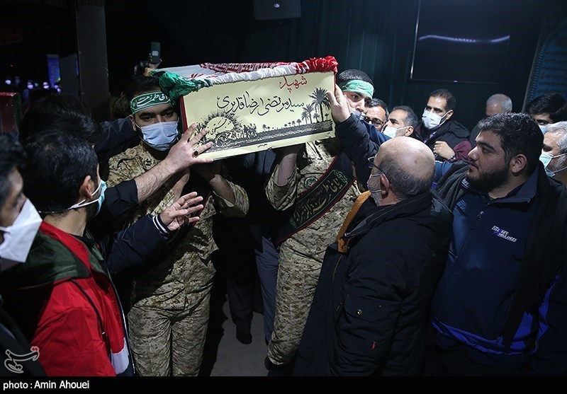 وداع با پیکر شهید سید مرتضی رضا قدیری بی سیم چی گردان کمیل