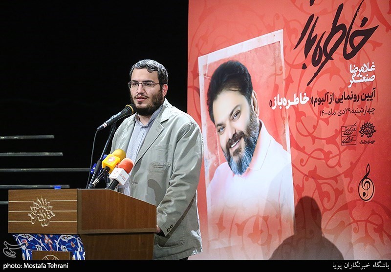 سخنرانی محمد مهدی دادمان رئیس حوزه هنری درمراسم رونمایی از آلبوم موسیقی خاطره باز