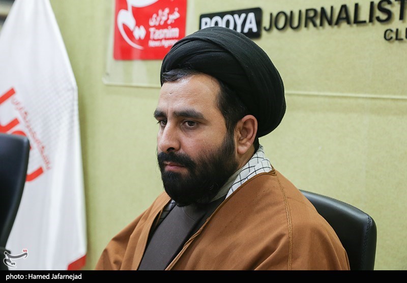 نشست بازخوانی موفقیت های اقتصادی انقلاب اسلامی با حضور محمد جواد توکلی دکترای اقتصادو هیات علمی موسسه آموزشی و پژوهشی امام خمینی (ره) و حجت الاسلام سید محمدرضا رضی مدرس قم