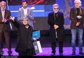 نادر سلیمانی برنده سیمرغ مکمل مرد در مراسم اختتامیه چهلمین جشنواره فیلم فجر