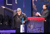 نادر سلیمانی برنده سیمرغ مکمل مرد در مراسم اختتامیه چهلمین جشنواره فیلم فجر