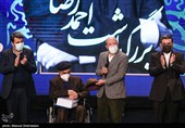 تقدیر و آیین بزرگداشت از احمدرضا معتمدی در مراسم اختتامیه چهلمین جشنواره فیلم فجر