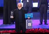 حبیب‌الله والی‌نژاد تهیه کننده فیلم موقعیت مهدی برنده سیمرغ بهترین فیلم در مراسم اختتامیه چهلمین جشنواره فیلم فجر
