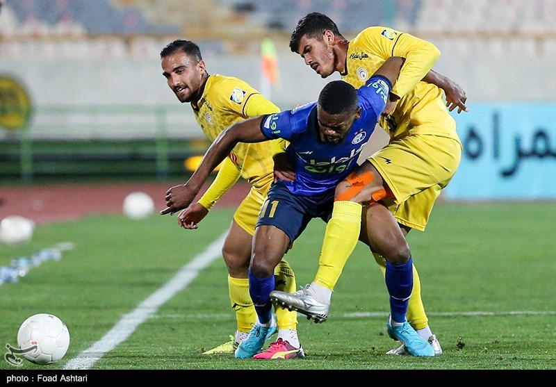 لیگ برتر فوتبال , تیم فوتبال استقلال , تیم فوتبال پرسپولیس , تیم فوتبال سپاهان اصفهان , تیم فوتبال شهر خودرو , تیم فوتبال فجر سپاسی , سید حسین حسینی , گادوین منشا ,