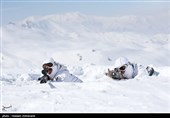 تمرینات تیراندازی و استتار در شرایط برفی توسط نیروهای تیپ ویژه صابرین 