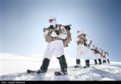 پیاده روی تاکتیکال  نیروهای تیپ ویژه صابرین با استفاده از راکت برف 