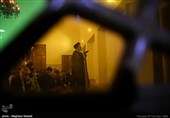 اقامه نماز مغرب و عشا در حاشیه سید ابراهیم رئیسی در دیدار انتخاباتی با هنرمندان