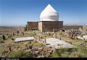 بقاع متبرکه و گورستان تاریخی هفت گنبدان عنبران 