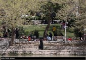 توزیع افطاری در بوستان‌های تهران در روز طبیعت