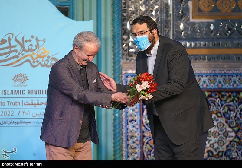 حضور محمد مهدی دادمان رئیس حوزه هنری در شب محققان و راویان انقلاب و دفاع مقدس