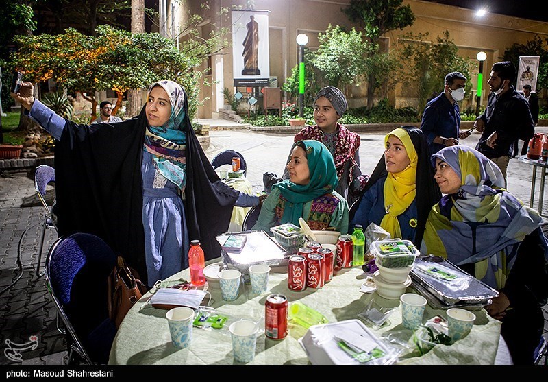 شب چهره های سال هنر انقلاب