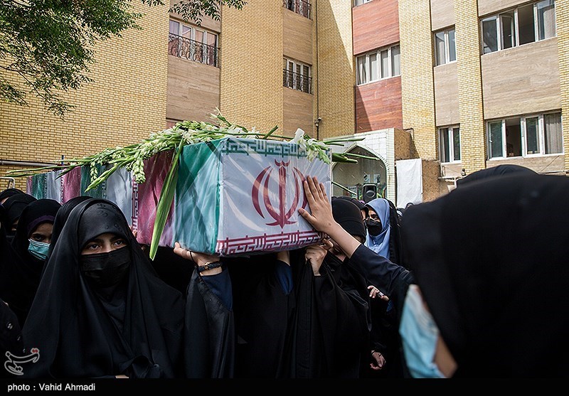 مراسم استقبال از پیکرمطهر شهید گمنام در دبیرستان شاهد امام حسین (ع)