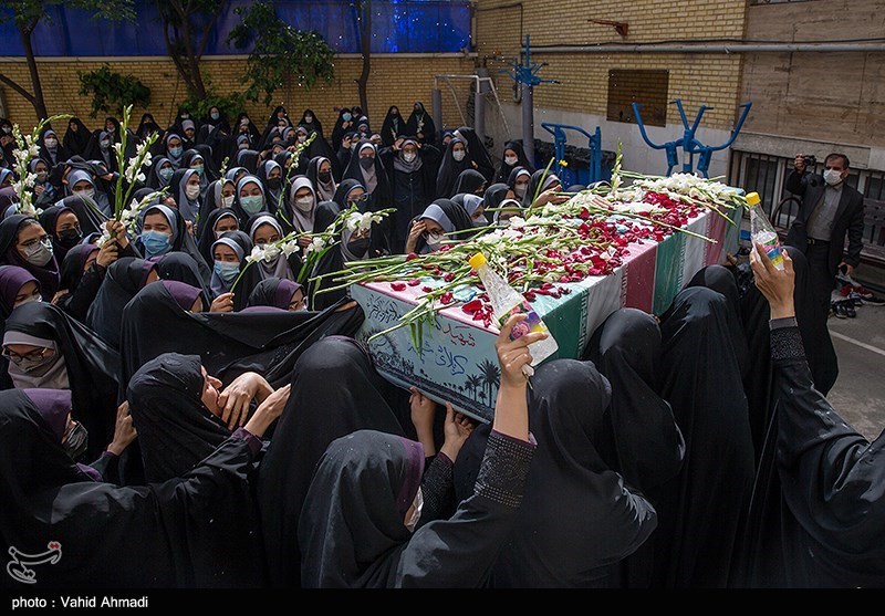 مراسم استقبال از پیکرمطهر شهید گمنام در دبیرستان شاهد امام حسین (ع)