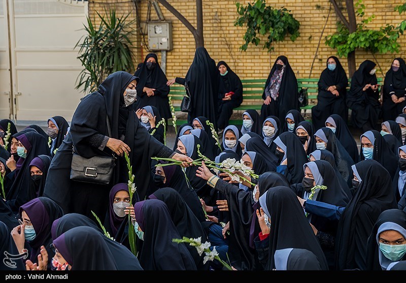 مراسم استقبال از پیکرمطهر شهید گمنام در دبیرستان شاهد امام حسین (ع)