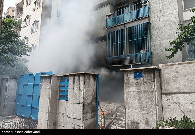 آتش سوزی  در ساختمان مسکونی در خیابان میرزای شیرازی