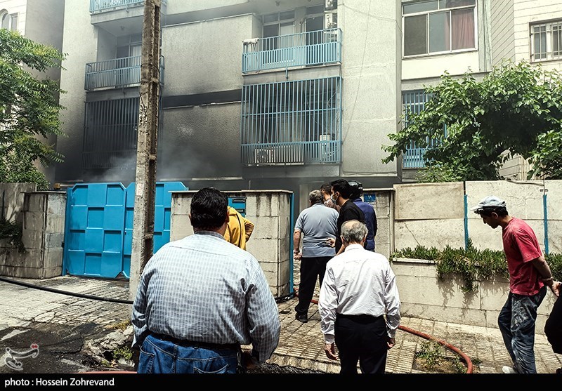 آتش سوزی  در ساختمان مسکونی در خیابان میرزای شیرازی