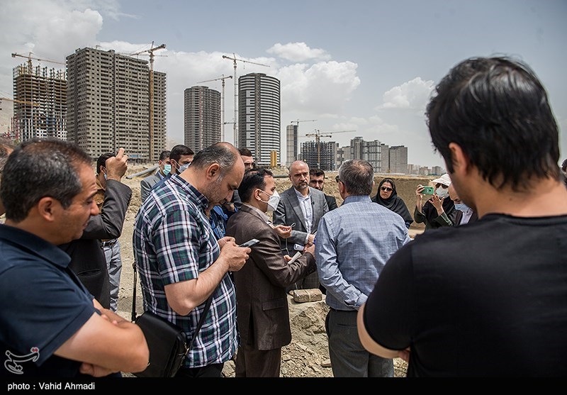 بازدید معاون دادستان کشور از باغ گیاه‌شناسی و کارگاه احداث برج‌های مشرف به باغ