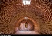 کاروانسرای شاه عباسی گویجه بل یکی از بناهای تاریخی اصلی و ثبت شده شهرستان اهر است. این کاروانسرا با توجه به اسناد تاریخی متعلق به دوره صفویه است و در گذشته از آن به عنوان کاروانسرای کوهستانی استفاده شده است.