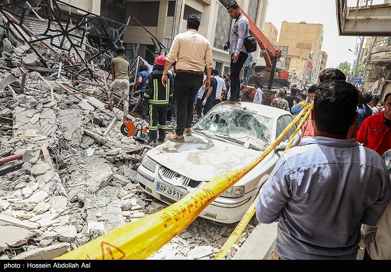 ریزش  ساختمان 10 طبقه متروپل در آبادان