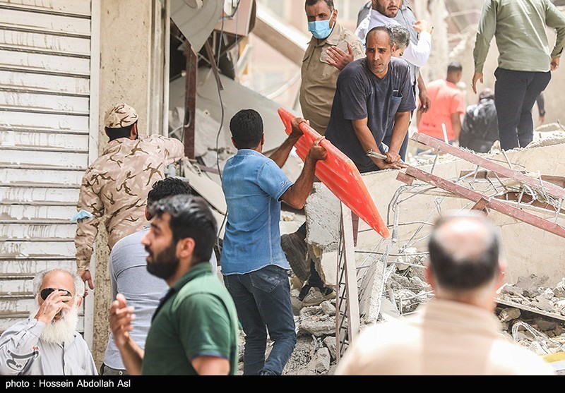 ریزش  ساختمان 10 طبقه متروپل در آبادان