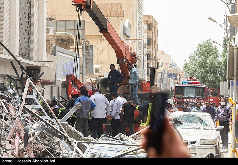 ریزش  ساختمان 10 طبقه متروپل در آبادان