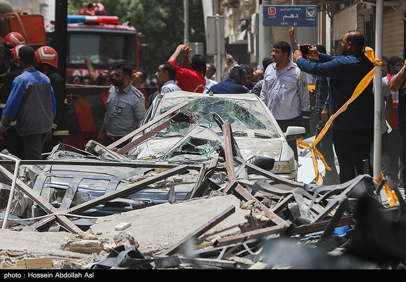 ریزش  ساختمان 10 طبقه متروپل در آبادان