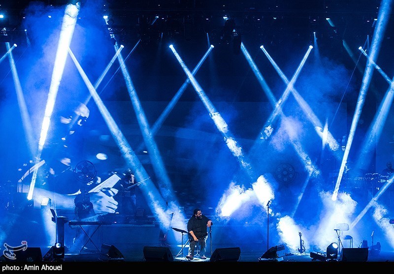 کنسرت رضا صادقی در سالن رویال هال هتل اسپیناس پالاس