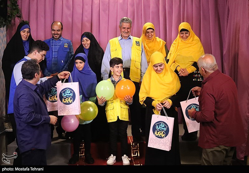 پشت صحنه مستند مسابقه فامیل بازی