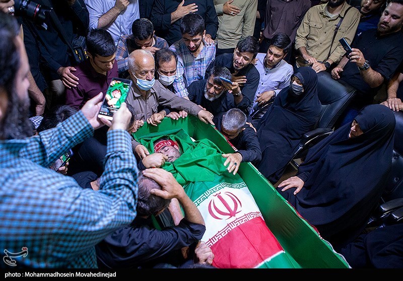 مراسم وداع با پیکر شهید مدافع حرم مصطفی مهدوی نژاد