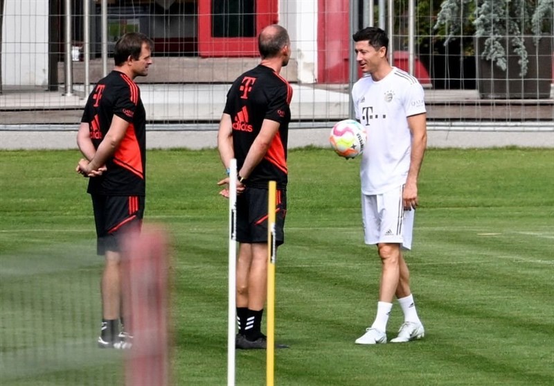 تیم فوتبال بایرن مونیخ , روبرت لواندوفسکی , تیم فوتبال بارسلونا ,