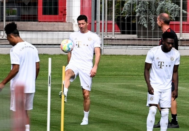 تیم فوتبال بایرن مونیخ , روبرت لواندوفسکی , تیم فوتبال بارسلونا ,