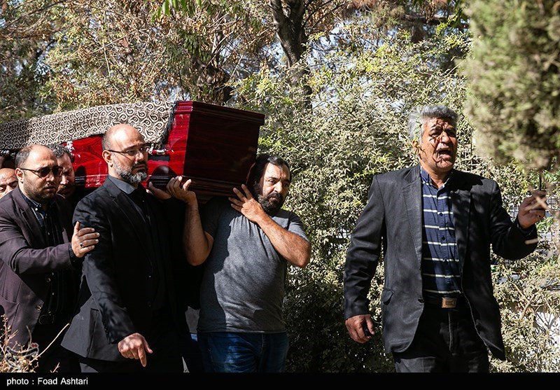 مراسم خاکسپاری امین تارخ