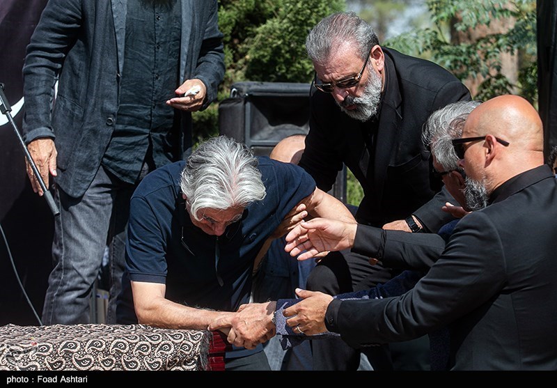 مراسم خاکسپاری امین تارخ