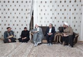 آیت‌الله محمدی عراقی با مصدومان اغتشاشات اخیر کرمانشاه دیدار کرد