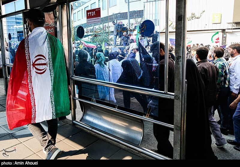 راهپیمایی مردم تهران در محکومیت جنایت تروریستی حرم شاهچراغ