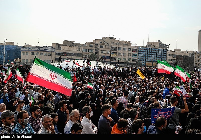 راهپیمایی مردم تهران در محکومیت جنایت تروریستی حرم شاهچراغ