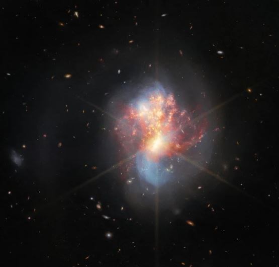 تلسکوپ فضایی جیمز وب , تلسکوپ فضایی هابل , 