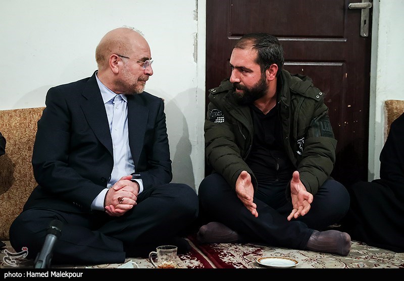 حضور رئیس مجلس در منزل شهید مدافع امنیت روح‌الله عجمیان