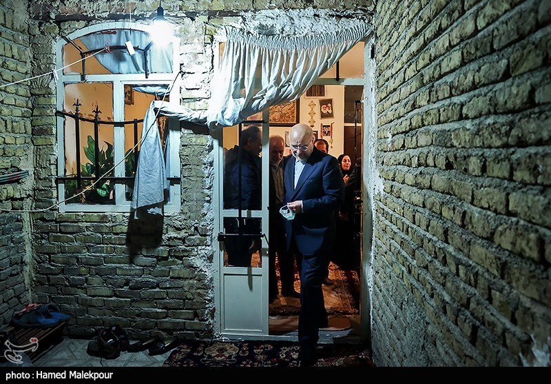 حضور رئیس مجلس در منزل شهید مدافع امنیت روح‌الله عجمیان
