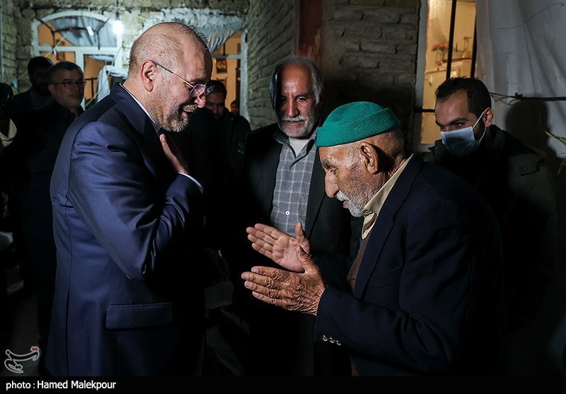 حضور رئیس مجلس در منزل شهید مدافع امنیت روح‌الله عجمیان