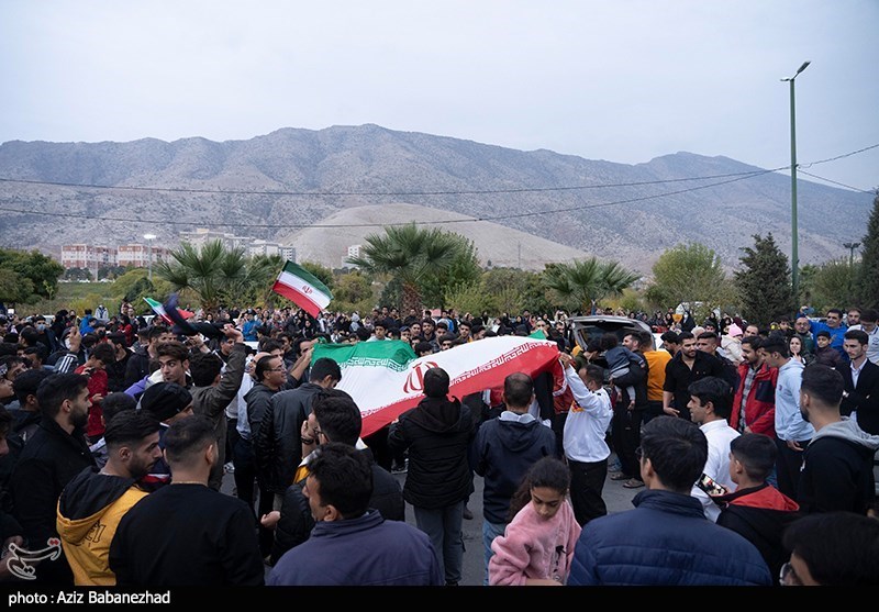 شادی مردم در پی برد ایران مقابل ولز - خرم آباد