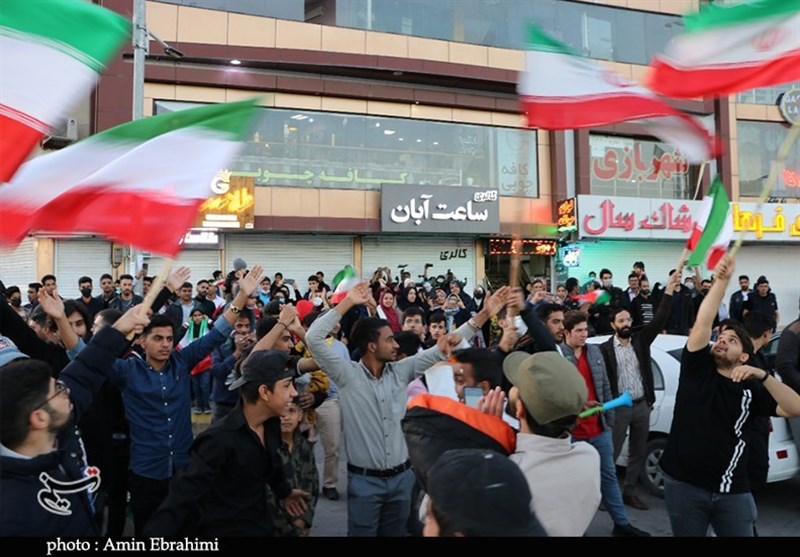 شادی مردم کرمان پس از برد ‌تیم ملی فوتبال