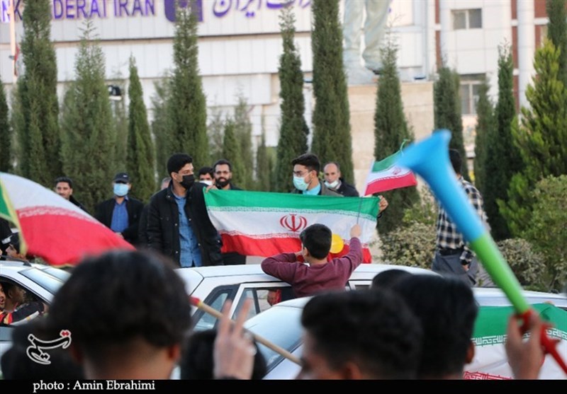 شادی مردم کرمان پس از برد ‌تیم ملی فوتبال