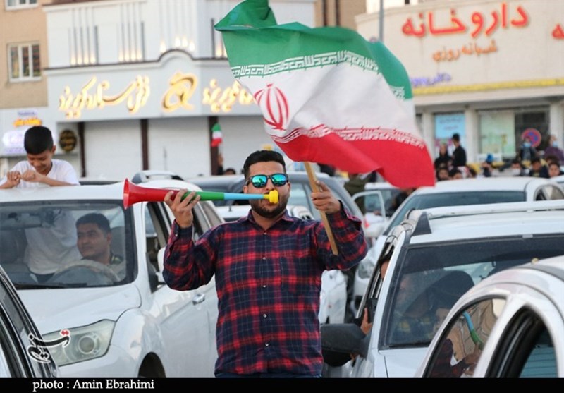 شادی مردم کرمان پس از برد ‌تیم ملی فوتبال