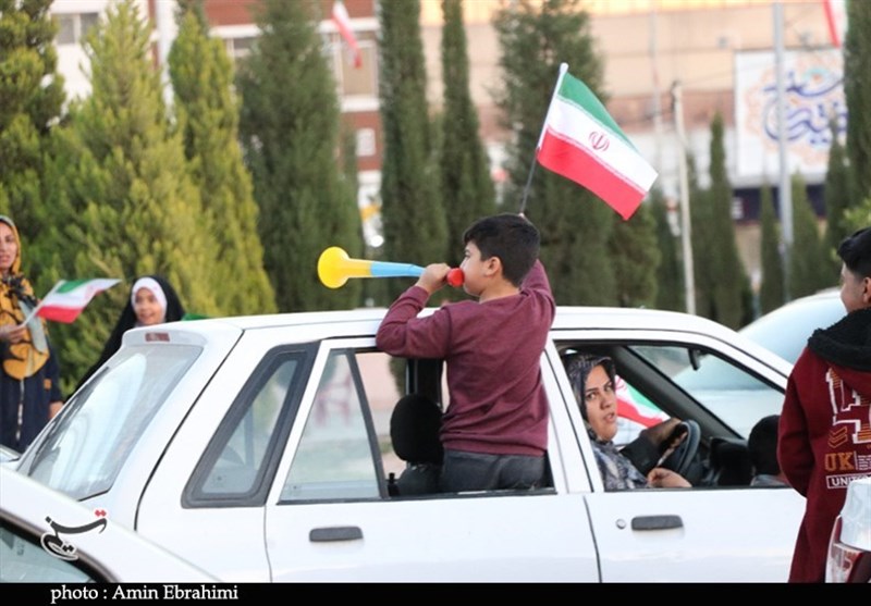 شادی مردم کرمان پس از برد ‌تیم ملی فوتبال