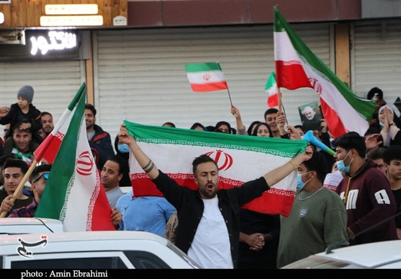 شادی مردم کرمان پس از برد ‌تیم ملی فوتبال