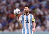 مسی چگونه «جام جهانی قلابی» را بالای سر برد؟ + عکس